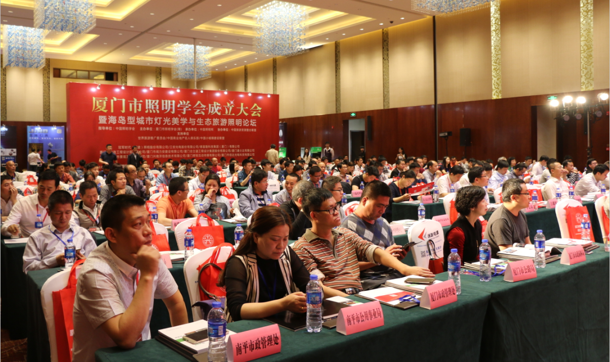 賞海(hai)島之美 品燈(deng)光(guang)之魂